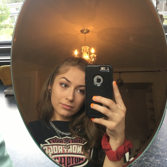 Meet your Posher, Amanda - Picture 1 of 1